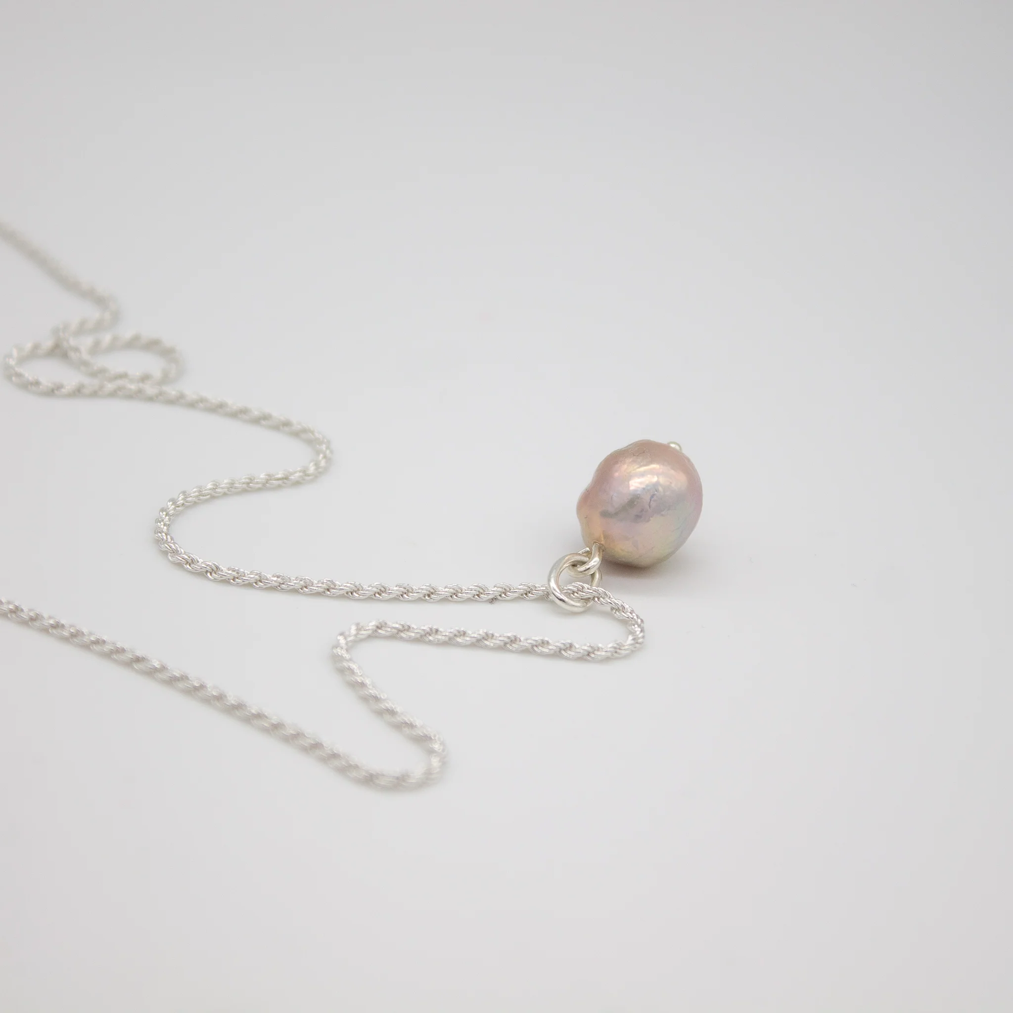 SVELVIK // Anhänger aus Sterlingsilber mit Akoya-Perle (ohne Kette) - Image 2